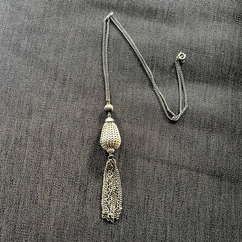 Silver pendant necklace